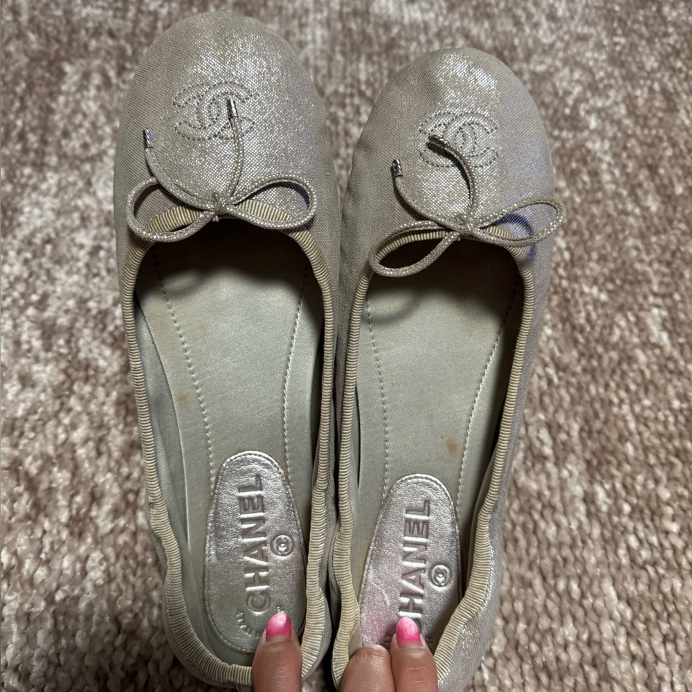 Chanel Cream Flats with Bow Detail